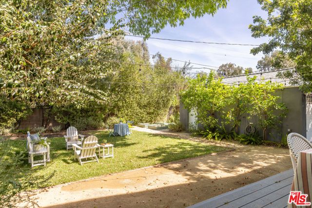 21245 Lopez Street, Woodland Hills (los Angeles), CA 91364