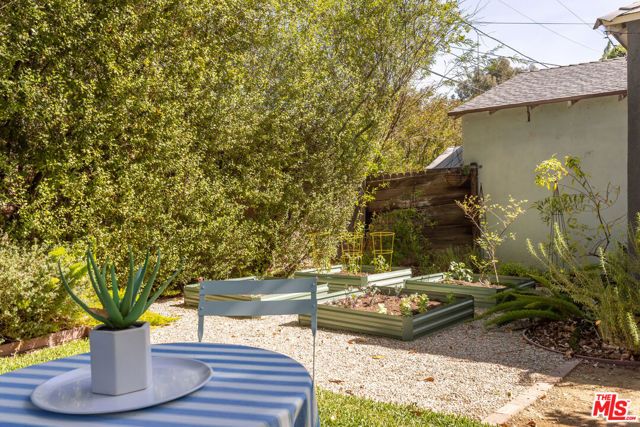 21245 Lopez Street, Woodland Hills (los Angeles), CA 91364