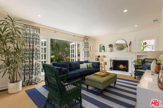 21245 Lopez Street, Woodland Hills (los Angeles), CA 91364