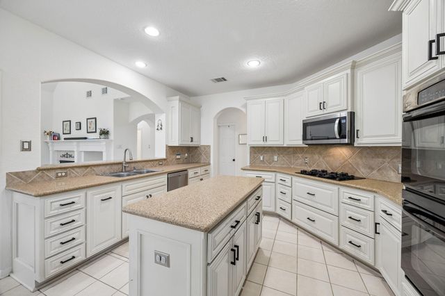 14 Guinevere Place, The Woodlands, TX 77384