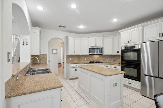 14 Guinevere Place, The Woodlands, TX 77384