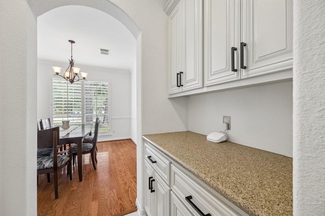 14 Guinevere Place, The Woodlands, TX 77384