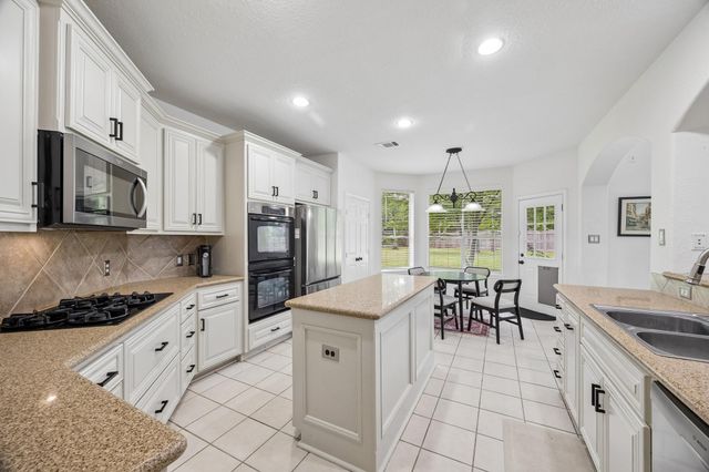 14 Guinevere Place, The Woodlands, TX 77384