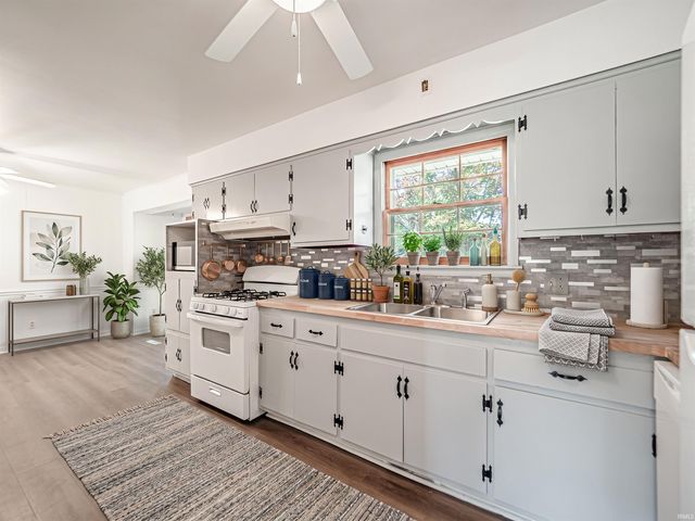 1300 Harriett Street, Mount Vernon, IN 47620