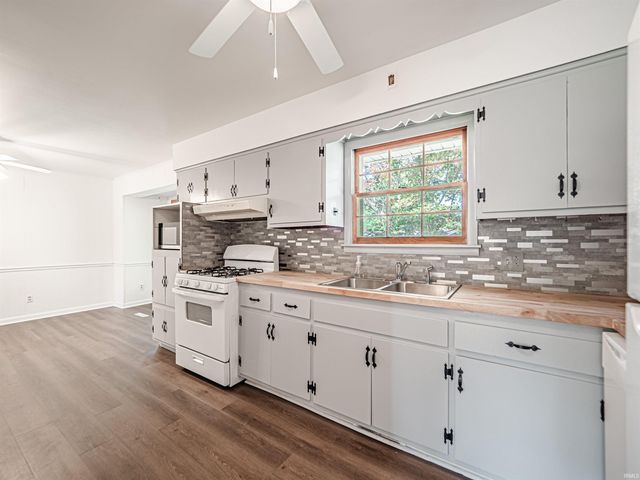 1300 Harriett Street, Mount Vernon, IN 47620