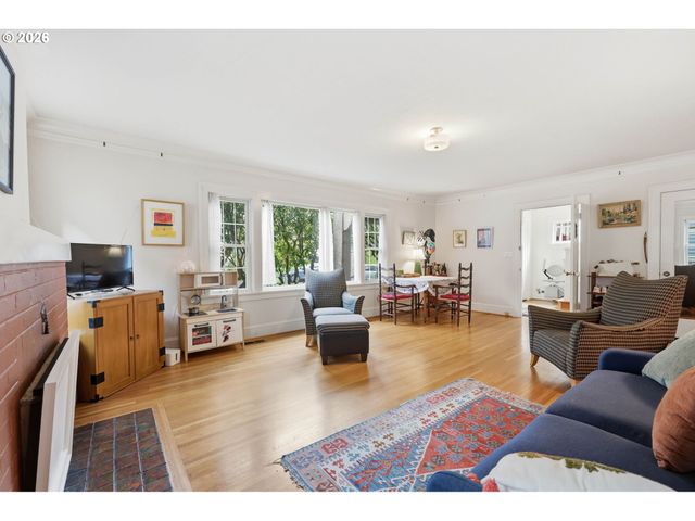 3136 Ne COUCH St, Portland, OR 97232