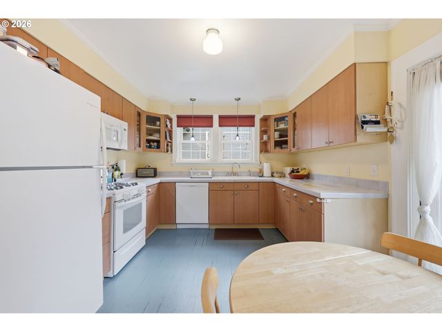 3136 Ne COUCH St, Portland, OR 97232