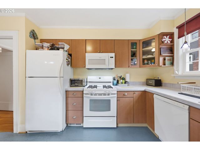 3136 Ne COUCH St, Portland, OR 97232