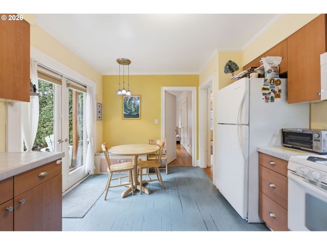 3136 Ne COUCH St, Portland, OR 97232