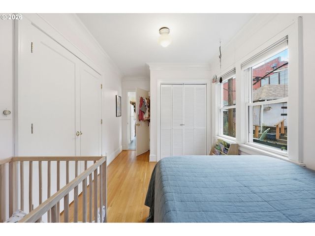 3136 Ne COUCH St, Portland, OR 97232