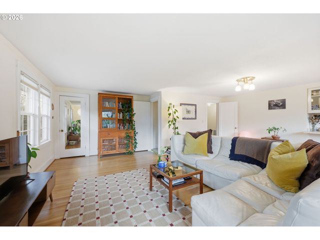 3136 Ne COUCH St, Portland, OR 97232