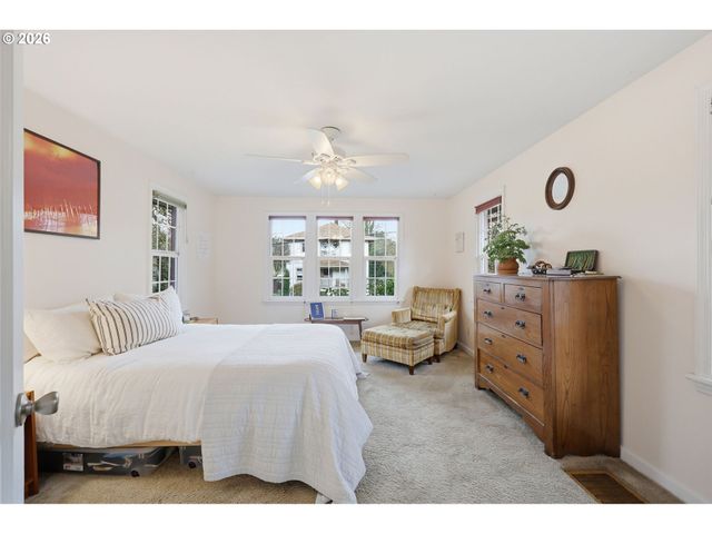 3136 Ne COUCH St, Portland, OR 97232