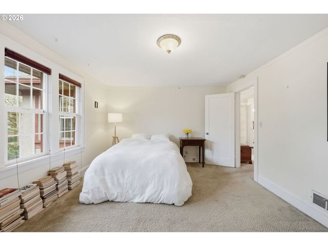 3136 Ne COUCH St, Portland, OR 97232