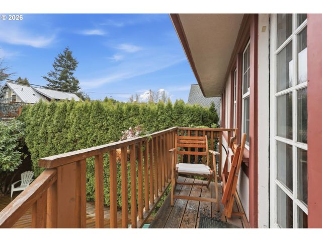 3136 Ne COUCH St, Portland, OR 97232