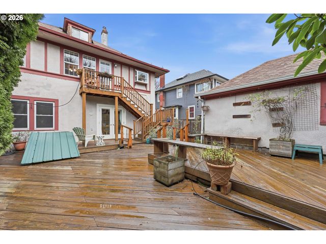 3136 Ne COUCH St, Portland, OR 97232