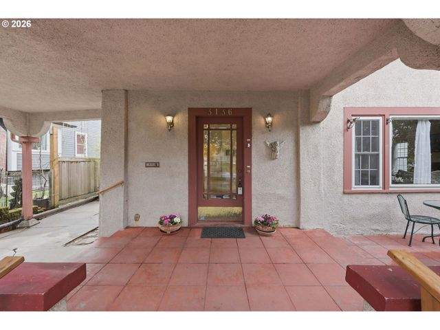 3136 Ne COUCH St, Portland, OR 97232