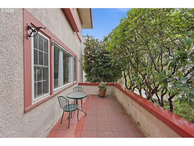 3136 Ne COUCH St, Portland, OR 97232