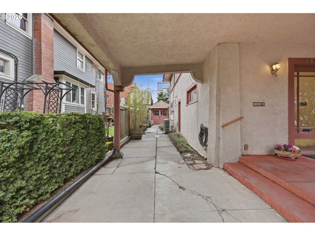 3136 Ne COUCH St, Portland, OR 97232