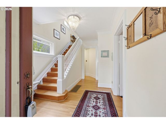 3136 Ne COUCH St, Portland, OR 97232