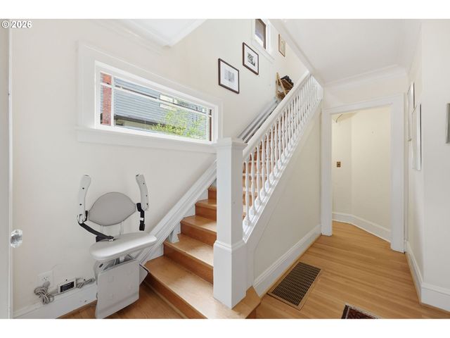 3136 Ne COUCH St, Portland, OR 97232