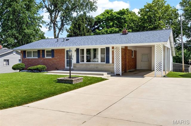 10813 Waycroff Drive, St Louis, MO 63114