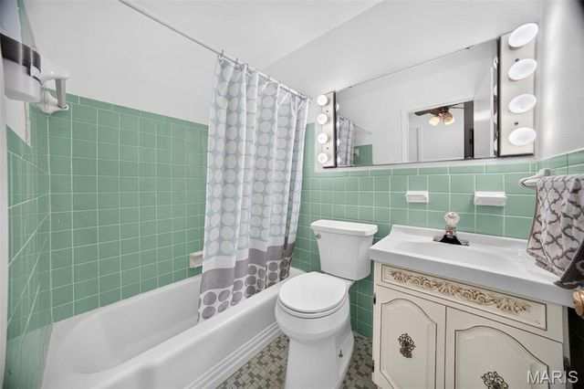 10813 Waycroff Drive, St Louis, MO 63114