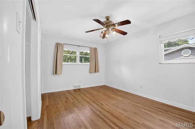 10813 Waycroff Drive, St Louis, MO 63114