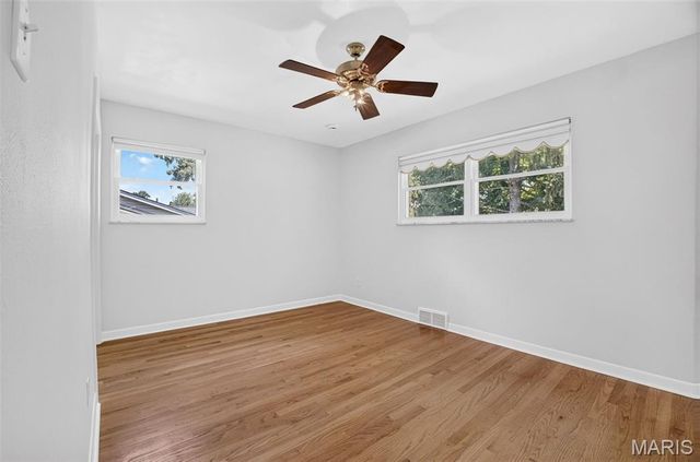 10813 Waycroff Drive, St Louis, MO 63114