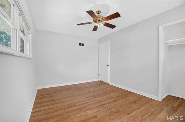 10813 Waycroff Drive, St Louis, MO 63114