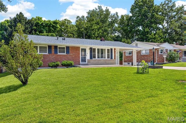 10813 Waycroff Drive, St Louis, MO 63114