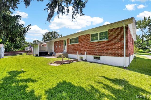 10813 Waycroff Drive, St Louis, MO 63114