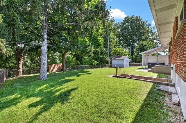 10813 Waycroff Drive, St Louis, MO 63114