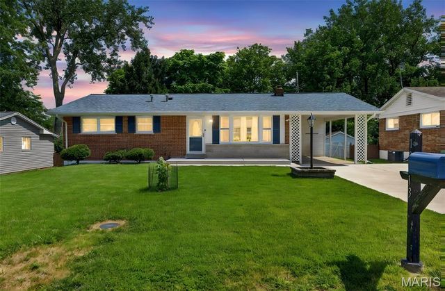 10813 Waycroff Drive, St Louis, MO 63114