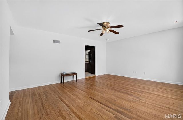 10813 Waycroff Drive, St Louis, MO 63114