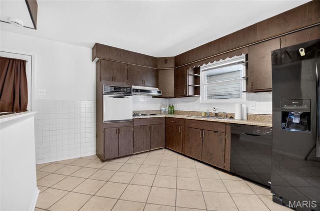 10813 Waycroff Drive, St Louis, MO 63114