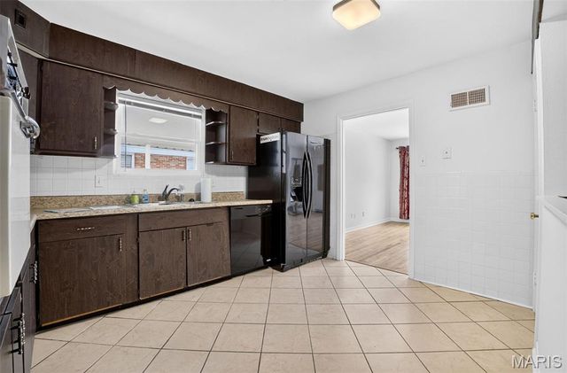 10813 Waycroff Drive, St Louis, MO 63114