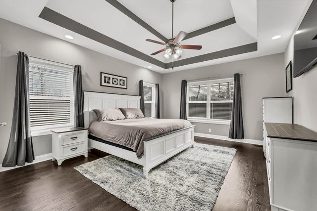 1180 Reda Dr, Clarksville, TN 37042