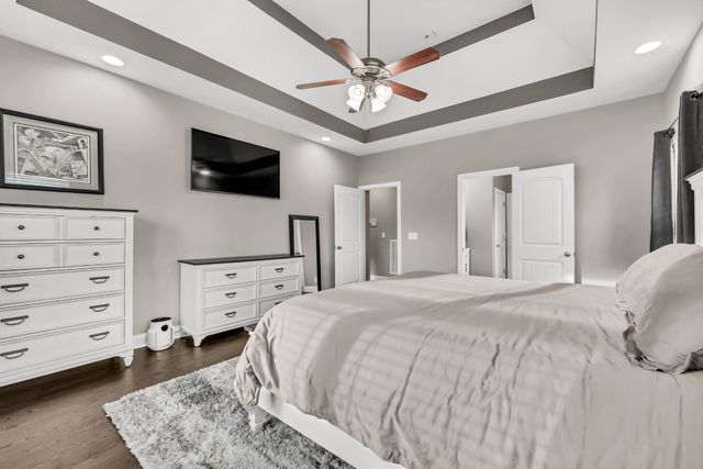 1180 Reda Dr, Clarksville, TN 37042