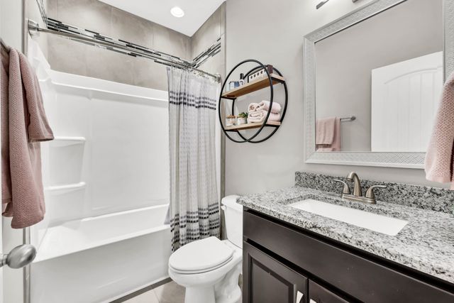 1180 Reda Dr, Clarksville, TN 37042