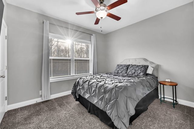 1180 Reda Dr, Clarksville, TN 37042