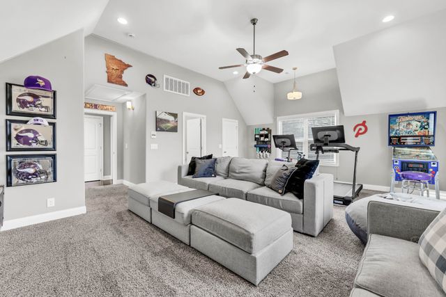 1180 Reda Dr, Clarksville, TN 37042