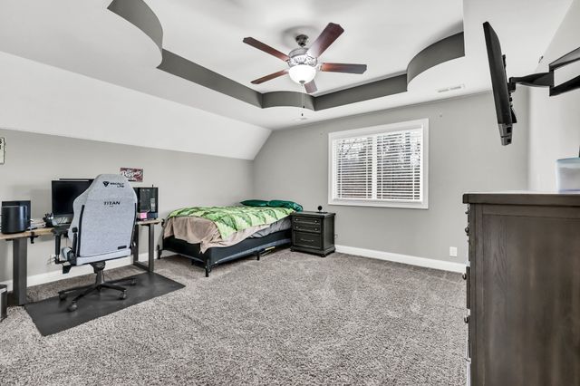 1180 Reda Dr, Clarksville, TN 37042