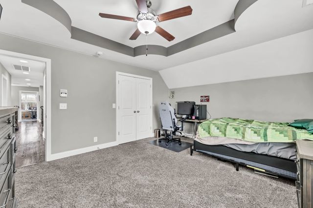 1180 Reda Dr, Clarksville, TN 37042