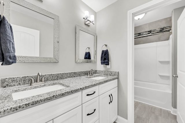 1180 Reda Dr, Clarksville, TN 37042