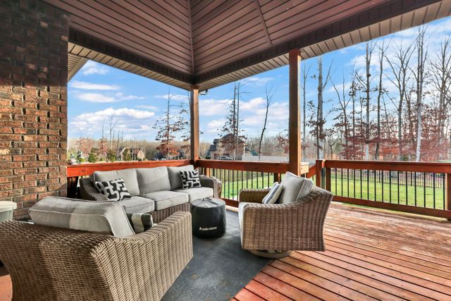 1180 Reda Dr, Clarksville, TN 37042