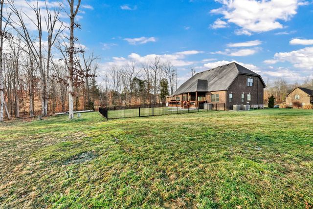 1180 Reda Dr, Clarksville, TN 37042