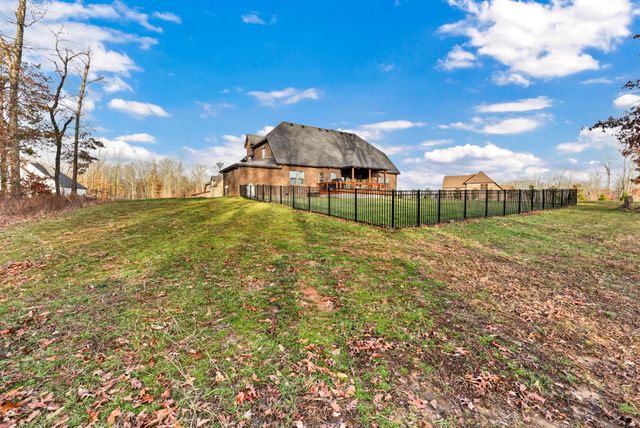 1180 Reda Dr, Clarksville, TN 37042