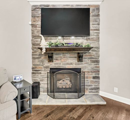 1180 Reda Dr, Clarksville, TN 37042