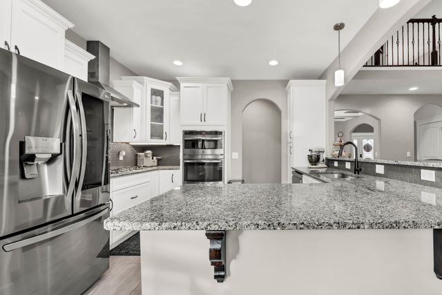 1180 Reda Dr, Clarksville, TN 37042