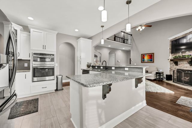 1180 Reda Dr, Clarksville, TN 37042